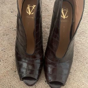 Vince Camuto Burgundy Booties